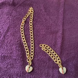 Necklace and bracelet costume jewelry